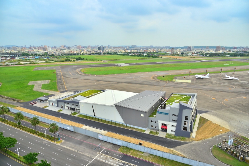 2020.12.02空勤總隊高雄駐地棚廠廳舍興建工程獲行政院公共工程委員會第20屆建築類金質獎優等